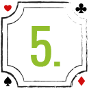 Der er flere ting der gør, at spilleren kan nyde godt af reglerne i blackjack. Blandt andet at dealeren skal tage endnu et kort på 16 og stå på 17 til 21