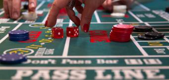 Craps guide: Forstå Pass Line, Don’t Pass og en strategi til succes