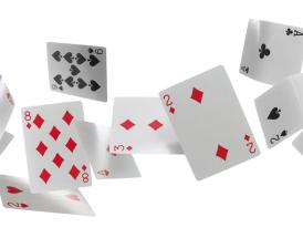 Three card poker og hole-carding bias ved en ace-blandingsmaskine