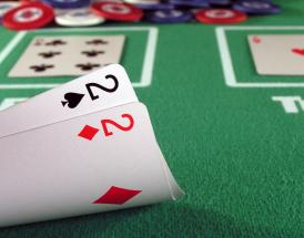 Hvordan spiller man et par 2’ere i blackjack?