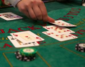 Blackjack strategi: Dealerens upcard er nøglen til optimale beslutninger