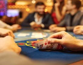 Den ultimative guide til at spille Soft 18 i blackjack