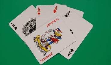 Joker-poker: regler, udbetalingstabeller og tilbagebetalingsprocenter