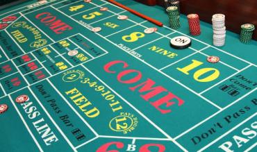 Ingen terninger ved bordet? Prøv Card Craps