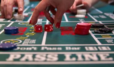 Craps guide: Forstå Pass Line, Don’t Pass og en strategi til succes
