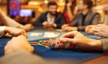 Den ultimative guide til at spille Soft 18 i blackjack